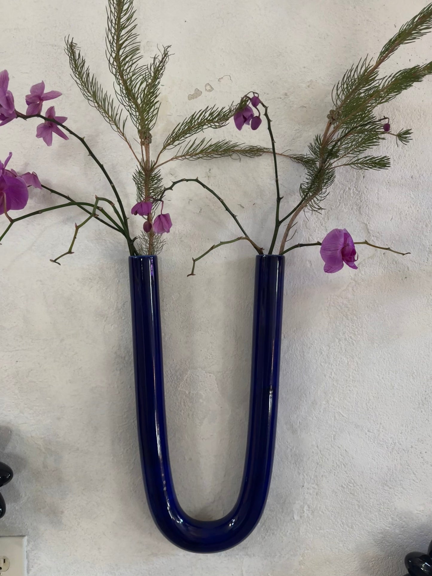 U vase Brooks Oliver